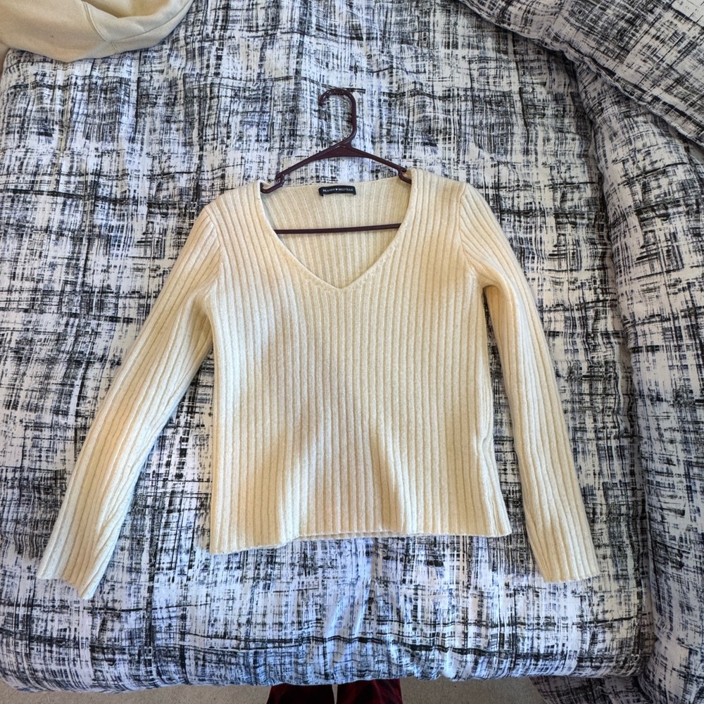 V-Neck Cream Brandy Melville Sweater